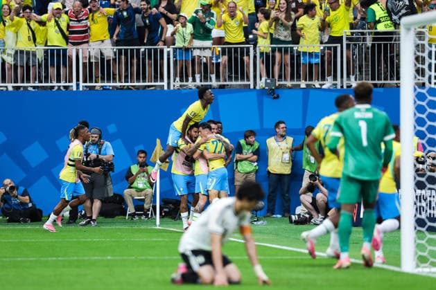Gabriel Martinelli of Brazil and team mates celebrate the team s second goal during a FIFA Men’s World Cup 2026 round of 32 football match between Brazil and Japan at Houston Stadium, in Houston on June 29th 2026 (Photo by Leo Barrilari SPP)  Copyright: xLeoxBarrilari SPPx Sportspressphoto_SPR180256