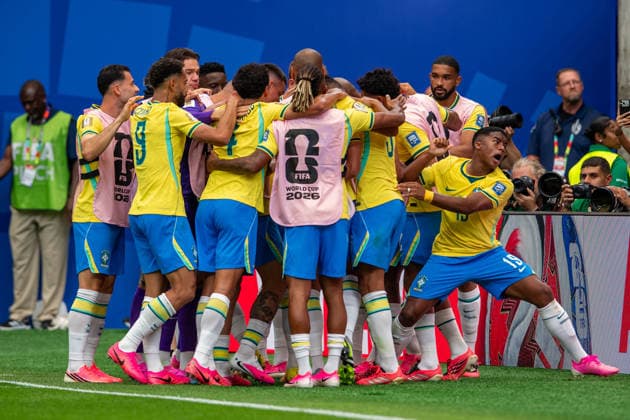 June 29, 2026: Brazil midfielder Casemiro (5) celebrates his goal with teammates during a FIFA World Cup, WM, Weltmeisterschaft, Fussball Round of 32 match between Brazil and Japan in Houston, TX. .. CSM USA - ZUMAc04_ 20260629_faf_c04_049 Copyright: xTraskxSmithx