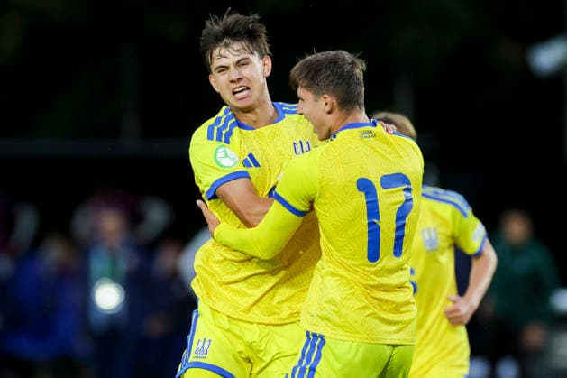 Pavlo Liusin (Ukraine) bejubelt seinen Treffer zum 1:3 mit Oleksandr Kamenskyi (Ukraine), UEFA European Under-19 Championship 2026 Group B, Croatia v Ukraine, Bangor City Stadium am 29. June 2026 in Bangor, Vereinigtes Königreich. (Foto von Marco Steinbrenner DeFodi Images) Pavlo Liusin (Ukraine) celebrates after scoring his teams third Goal with Oleksandr Kamenskyi (Ukraine), UEFA European Under-19 Championship 2026 Group B, Croatia v Ukraine, Bangor City Stadium, June 29, 2026 in Bangor, United Kingdom. (Photo by Marco Steinbrenner DeFodi Images) - *** Pavlo Liusin of Ukraine celebrates his goal to make it 1–3 with Oleksandr Kamenskyi of Ukraine, 2026 UEFA European Under-19 Championship, Group B, Croatia vs. Ukraine, Bangor City Stadium on June 29, 2026, in Bangor, United Kingdom. Photo by Marco Steinbrenner, DeFodi Images. Pavlo Liusin of Ukraine celebrates after scoring his team’s third goal with Oleksandr Kamenskyi of Ukraine, UEFA European Under-19 Championship 2026, Group B, Croatia vs. Ukraine, Bangor City Stadium, June 29, 2026, in Bangor, United Kingdom. Photo by Marco Steinbrenner, DeFodi Images