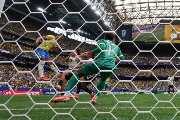 HOUSTON, TX - JUNE 29: Casemiro 5 of Brazil heads a crossing ball in for a goal during the FIFA World Cup, WM, Weltmeisterschaft, Fussball 2026 Round of 32 match between Brazil and Japan on June 29, 2026, at Houston Stadium in Houston, Texas. (Photo by David Buono Icon Sportswire) SOCCER: JUN 29 FIFA World Cup 26 Round of 32 - Brazil vs Japan EDITORIAL USE ONLY Icon260629071
