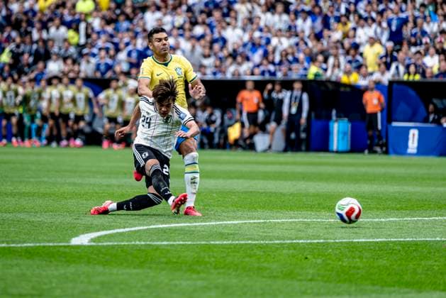 HOUSTON - Kaishu Sano of Japan scores the 1-0, Carlos Henrique Casemiro of Brazil is late during the 2026 World Cup match between Brazil and Japan at Houston stadium on June 29, 2026, in Houston, United States. (Photo by Stefan Koops EYE4IMAGES DeFodi Images) - *** HOUSTON Kaishu Sano of Japan scores the 1-0 goal, while Carlos Henrique Casemiro of Brazil is late during the 2026 World Cup match between Brazil and Japan at Houston Stadium on June 29, 2026, in Houston, United States. Photo by Stefan Koops, EYE4IMAGES, DeFodi Images