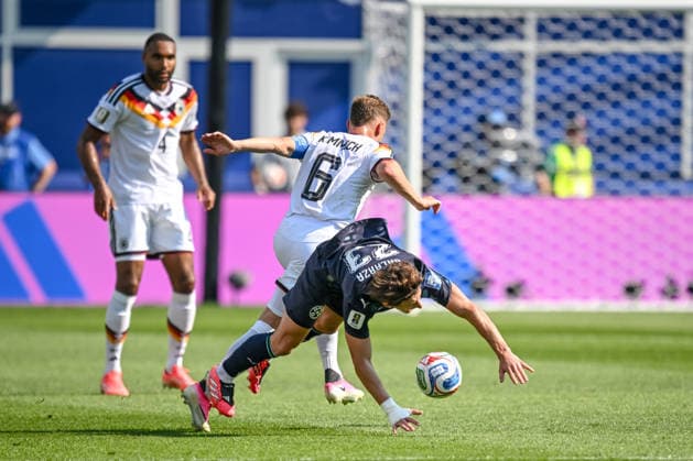 Joshua Kimmich (Germany) and Matias Galarza (Paraguay) battle for the ball during the FIFA World Cup, WM, Weltmeisterschaft, Fussball 2026 Round Of 32 match between Germany and Paraguay at Boston Stadium on June 29, 2026 in Foxborough, United States. (Photo by Harry Langer DeFodi Images) - *** Joshua Kimmich of Germany and Matias Galarza of Paraguay battle for the ball during the 2026 FIFA World Cup Round of 32 match between Germany and Paraguay at Boston Stadium on June 29, 2026, in Foxborough, United States. Photo by Harry Langer, DeFodi Images
