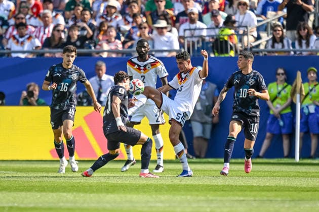 Matias Galarza (Paraguay), Aleksandar Pavlovic (Germany) and Miguel Almiron (Paraguay) battle for the ball during the FIFA World Cup, WM, Weltmeisterschaft, Fussball 2026 Round Of 32 match between Germany and Paraguay at Boston Stadium on June 29, 2026 in Foxborough, United States. (Photo by Harry Langer DeFodi Images) - *** Matias Galarza (Paraguay), Aleksandar Pavlovic (Germany), and Miguel Almiron (Paraguay) battle for the ball during the 2026 FIFA World Cup Round of 32 match between Germany and Paraguay at Boston Stadium on June 29, 2026, in Foxborough, United States. Photo by Harry Langer, DeFodi Images