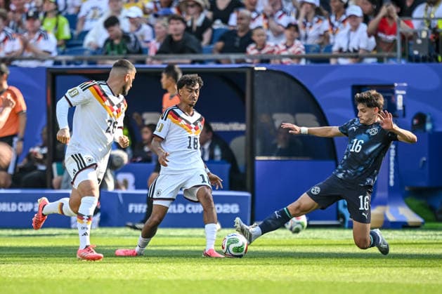 Deniz Undav (Germany), Nathaniel Brown (Germany) and Damian Bobadilla (Paraguay) battle for the ball during the FIFA World Cup, WM, Weltmeisterschaft, Fussball 2026 Round Of 32 match between Germany and Paraguay at Boston Stadium on June 29, 2026 in Foxborough, United States. (Photo by Harry Langer DeFodi Images) - *** Deniz Undav (Germany), Nathaniel Brown (Germany), and Damian Bobadilla (Paraguay) battle for the ball during the 2026 FIFA World Cup Round of 32 match between Germany and Paraguay at Boston Stadium on June 29, 2026, in Foxborough, United States. Photo by Harry Langer, DeFodi Images