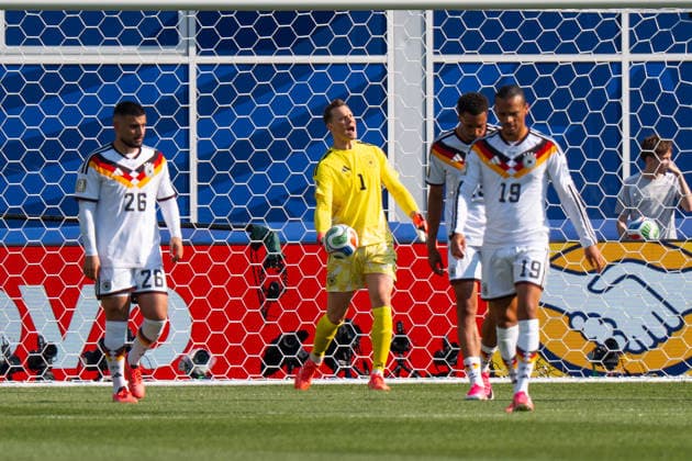 Manuel Neuer (Germany, 1) sauer nach dem Gegentor zum 1:0 für Paraguay FIFA World Cup, WM, Weltmeisterschaft, Fussball 2026: Deutschland v Paraguay 29 June 2026, FIFA World Cup 2026: Germany v Paraguay (Round of 32) at Boston Stadium in Foxborough, Massachusetts, USA *** Manuel Neuer of Germany, visibly upset after conceding the goal that put Paraguay ahead 1–0. 2026 FIFA World Cup: Germany vs. Paraguay, June 29, 2026. 2026 FIFA World Cup: Germany vs. Paraguay, Round of 32 at Boston Stadium in Foxborough, Massachusetts, USA Copyright: HMBxMedia xMarcoxBader