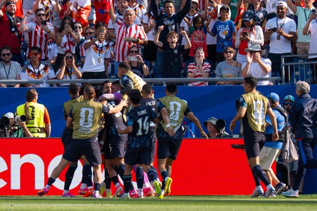 Torjubel nach dem Tor zum 1:0 für Paraguay durch Torschütze Julio Enciso (Paraguay, 19) FIFA World Cup, WM, Weltmeisterschaft, Fussball 2026: Deutschland v Paraguay 29 June 2026, FIFA World Cup 2026: Germany v Paraguay (Round of 32) at Boston Stadium in Foxborough, Massachusetts, USA *** Celebrations after Paraguay s 1-0 goal scored by Julio Enciso, Paraguay, 19 FIFA World Cup 2026: Germany vs. Paraguay, June 29, 2026, FIFA World Cup 2026: Germany vs. Paraguay, Round of 32 at Boston Stadium in Foxborough, Massachusetts, USA Copyright: HMBxMedia xMarcoxBader