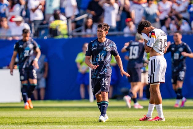 FIFA Fussball Weltmeisterschaft 2026, Sechszehntelfinale, Deutschland vs. Paraguay, 29.06.2026, Boston Stadium Tor zum 0:1 durch Julio Enciso Nathaniel Brown (Deutschland) *** 2026 FIFA World Cup, Round of 32, Germany vs. Paraguay, June 29, 2026, Boston Stadium; Goal: 0–1 by Julio Enciso (Nathaniel Brown, Germany) Copyright: xBahhoxKarax