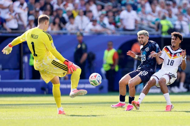 Germany v Paraguay: Round Of 32 - FIFA World Cup, WM, Weltmeisterschaft, Fussball 2026 Manuel Neuer, goalkeeper of Germany, Julio Enciso of Paraguay and Nathaniel Brown of Germany challenge during the FIFA World Cup 2026 Round Of 32 match between Germany and Paraguay at Boston Stadium on June 29, 2026 in Foxborough, Massachusetts. Foxborough Boston Stadium MA United States Copyright: xAllstarxPicturexLibraryxLtdx