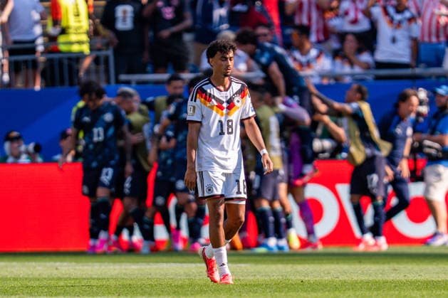 FIFA Fussball Weltmeisterschaft 2026, Sechszehntelfinale, Deutschland vs. Paraguay, 29.06.2026, Boston Stadium Tor zum 0:1 durch Julio Enciso Nathaniel Brown (Deutschland) *** 2026 FIFA World Cup, Round of 32, Germany vs. Paraguay, June 29, 2026, Boston Stadium; Goal: 0–1 by Julio Enciso (Nathaniel Brown, Germany) Copyright: xBahhoxKarax