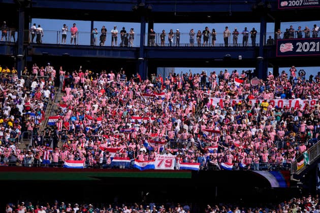 Germany v Paraguay: Round Of 32 - FIFA World Cup, WM, Weltmeisterschaft, Fussball 2026 Supporters of Paraguay sing their national anthem during the FIFA World Cup 2026 Round Of 32 match between Germany and Paraguay at Boston Stadium on June 29, 2026 in Foxborough, Massachusetts. Foxborough MA United States  Copyright: xJosexBretonx originalFilename:bretonhernandez-germanyv260629_npsyX.jpg