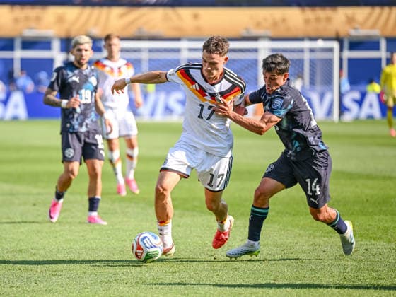 Florian Wirtz (Germany) and Andres Cubas (Paraguay) battle for the ball during the FIFA World Cup, WM, Weltmeisterschaft, Fussball 2026 Round Of 32 match between Germany and Paraguay at Boston Stadium on June 29, 2026 in Foxborough, United States. (Photo by Harry Langer DeFodi Images) - *** Florian Wirtz of Germany and Andrés Cubas of Paraguay battle for the ball during the 2026 FIFA World Cup Round of 32 match between Germany and Paraguay at Boston Stadium on June 29, 2026, in Foxborough, United States. Photo by Harry Langer, DeFodi Images
