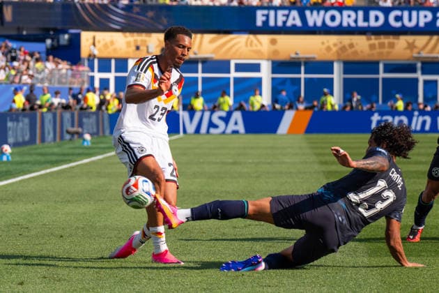 Felix Nmecha (Germany, 23) im Zweikampf gegen Jose Canale (Paraguay, 13) FIFA World Cup, WM, Weltmeisterschaft, Fussball 2026: Deutschland v Paraguay 29 June 2026, FIFA World Cup 2026: Germany v Paraguay (Round of 32) at Boston Stadium in Foxborough, Massachusetts, USA *** Felix Nmecha (Germany), 23, in a tackle against Jose Canale (Paraguay), 13, FIFA World Cup 2026: Germany vs. Paraguay, June 29, 2026; FIFA World Cup 2026: Germany vs. Paraguay, Round of 32 at Boston Stadium in Foxborough, Massachusetts, USA Copyright: HMBxMedia xMarcoxBader