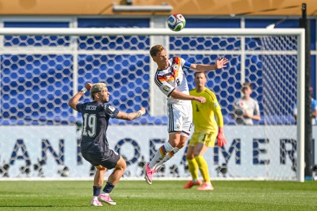 Julio Enciso (Paraguay) and Joshua Kimmich (Germany) battle for the ball during the FIFA World Cup, WM, Weltmeisterschaft, Fussball 2026 Round Of 32 match between Germany and Paraguay at Boston Stadium on June 29, 2026 in Foxborough, United States. (Photo by Harry Langer DeFodi Images) - *** Julio Enciso of Paraguay and Joshua Kimmich of Germany battle for the ball during the 2026 FIFA World Cup Round of 32 match between Germany and Paraguay at Boston Stadium on June 29, 2026, in Foxborough, United States. Photo by Harry Langer, DeFodi Images