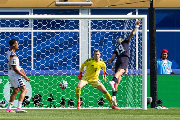 June 29, 2026; Foxborough, Massachusetts, USA; Paraguay forward Julio Enciso (19) heads past Germany goalkeeper Manuel Neuer (1) in a FIFA World Cup, WM, Weltmeisterschaft, Fussball 2026 Round of 32 match between Germany and Paraguay at Boston Stadium. (c) CSM - ZUMAc04_ 20260629_zma_c04_015 Copyright: xBurtxGranofskyx
