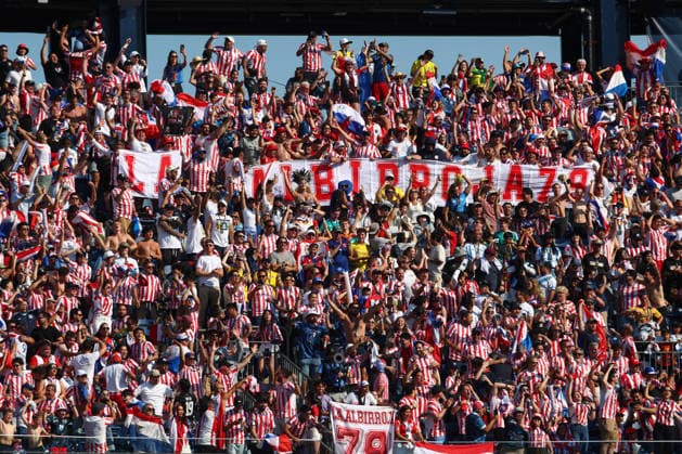FIFA World Cup, WM, Weltmeisterschaft, Fussball 2026: Germany v Paraguay BOSTON, USA - 29th June 2026: Paraguay fans celebrate their side s first goal during the FIFA World Cup 2026 Round of 32 match between Germany and Paraguay at Boston Stadium (Credit: Craig Mercer Alamy Live News) Boston Boston Stadium United States of America Copyright: xCraigxMercerx xPeakxActionxPhotosx