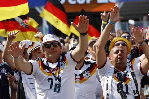 FIFA World Cup, WM, Weltmeisterschaft, Fussball 2026 - Round of 32 - Germany vs Paraguay Supporters of Germany cheer ahead of the FIFA World Cup 2026 Round of 32 match Germany against Paraguay, in Boston, Massachusetts, USA, 29 June 2026. FOXBOROUGH United States  Copyright: xGREGxCOOPERx