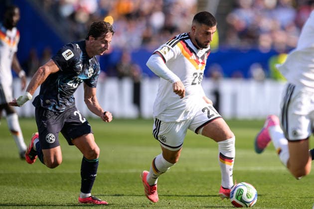 Fußball, WM 2026, 20260629, Deutschland - Paraguay. Im Bild v.l. Matias GALARZA (Paraguay, 23), Deniz UNDAV (Deutschland, 26). Foxborough Boston-Stadion Massachusetts Vereinigte Staaten von Amerika *** Soccer, 2026 World Cup, 20260629, Germany vs. Paraguay. Pictured, from left: Matias GALARZA (Paraguay, 23), Deniz UNDAV (Germany, 26). Foxborough, Boston, Massachusetts, United States of America Copyright: Passion2Press MarkusxFischerx