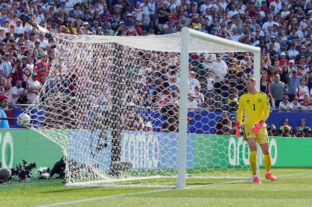 IPA86220975 - Manuel Neuer of Germany during the Round of 32 match between Germany and Paraguay at the FIFA World Cup, WM, Weltmeisterschaft, Fussball in Boston, USA, on June 29, 2026  Copyright: xEmmanuelexMastrodonato IPAxSportx xx 86220975