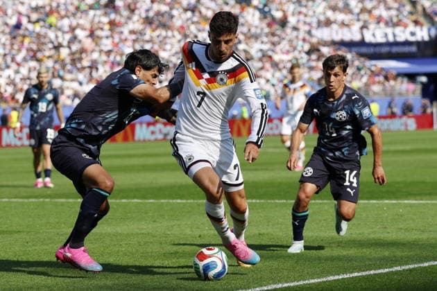 FIFA World Cup, WM, Weltmeisterschaft, Fussball 2026 - Round of 32 - Germany vs Paraguay Gustavo Gomez (L) and Andres Cubas (R) of Paraguay in action against Kai Havertz (C) of Germany during the FIFA World Cup 2026 Round of 32 match Germany against Paraguay, in Boston, Massachusetts, USA, 29 June 2026. FOXBOROUGH United States  Copyright: xGREGxCOOPERx