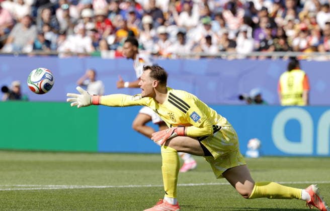FIFA World Cup, WM, Weltmeisterschaft, Fussball 2026 - Round of 32 - Germany vs Paraguay Goalkeeper Manuel Neuer of Germany throws the ball during the FIFA World Cup 2026 Round of 32 match Germany against Paraguay, in Boston, USA, 29 June 2026. FOXBOROUGH United States  Copyright: xSHAWNxTHEWx