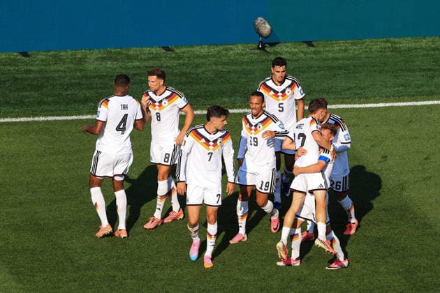 Football - FIFA World Cup, WM, Weltmeisterschaft, Fussball - Round of 32 - Germany v Paraguay 29th June 2026 - FIFA World Cup - Round of 32 - Germany v Paraguay - Kai Havertz of Germany celebrates their first goal with his team mates - Photo: Simon Stacpoole Offside. Foxborough USA *** Fußball – FIFA-Weltmeisterschaft, Runde der letzten 32: Deutschland gegen Paraguay, 29. Juni 2026 – FIFA-Weltmeisterschaft, Runde der letzten 32: Deutschland gegen Paraguay – Kai Havertz aus Deutschland feiert das erste Tor mit seinen Mannschaftskollegen. Foto: Simon Stacpoole – Abseits – Foxborough, USA  Copyright: xSimonxStacpoolexOffside