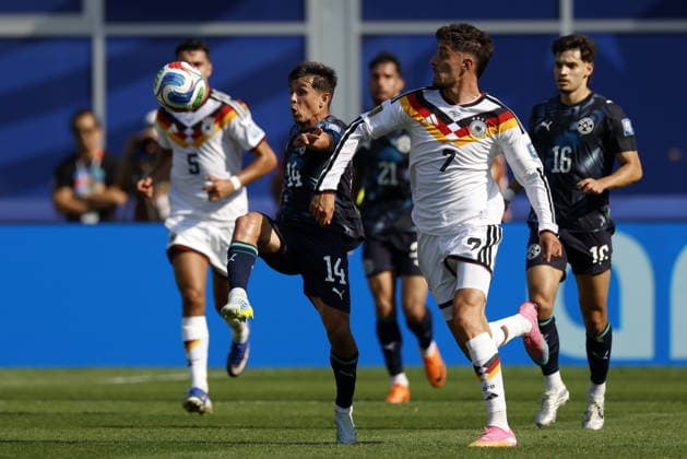 FIFA World Cup, WM, Weltmeisterschaft, Fussball 2026 - Round of 32 - Germany vs Paraguay Andres Cubas of Paraguay (L) in action against Kai Havertz of Germany (R) during the FIFA World Cup 2026 Round of 32 match Germany against Paraguay, in Boston, Massachusetts, USA, 29 June 2026. FOXBOROUGH United States  Copyright: xGREGxCOOPERx
