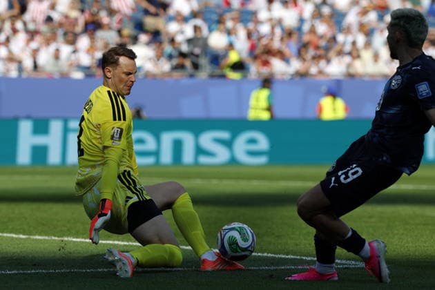 FIFA World Cup, WM, Weltmeisterschaft, Fussball 2026 - Round of 32 - Germany vs Paraguay Goalkeeper Manuel Neuer of Germany (L) in action against Julio Enciso of Paraguay (R) during the FIFA World Cup 2026 Round of 32 match Germany against Paraguay, in Boston, Massachusetts, USA, 29 June 2026. FOXBOROUGH United States  Copyright: xGREGxM.xCOOPERx