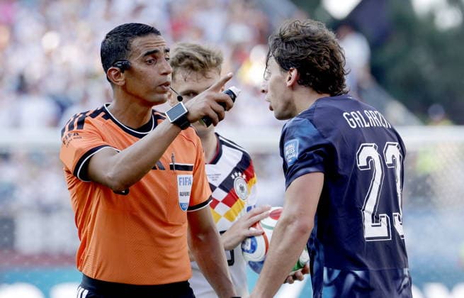 FIFA World Cup, WM, Weltmeisterschaft, Fussball 2026 - Round of 32 - Germany vs Paraguay Referee Jalal Jayed talks to Matias Galarza of Paraguay during the FIFA World Cup 2026 Round of 32 match Germany against Paraguay, in Boston, USA, 29 June 2026. FOXBOROUGH United States  Copyright: xSHAWNxTHEWx
