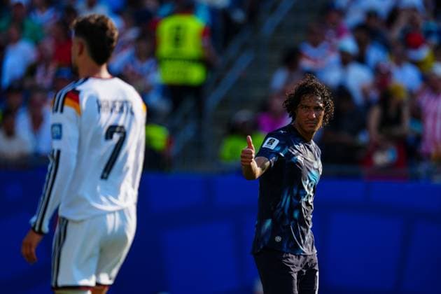 JosÃ Canale of Paraguay gives a thumbs up to his teammate Germany v Paraguay, 2026 FIFA World Cup, WM, Weltmeisterschaft, Fussball Round of 32, Football, Boston Stadium, Foxborough, Massachusetts, USA - 29 Jun 2026Foxborough Boston Stadium Massachusetts (MA) United States of America  Copyright: xJavierxGarcia Shutterstockx 16969211au