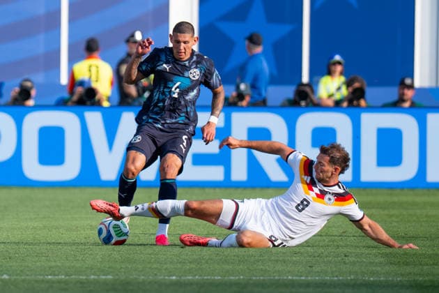 Juan Jose Caceres (Paraguay, 4) im Zweikampf gegen Leon Goretzka (Germany, 8) FIFA World Cup, WM, Weltmeisterschaft, Fussball 2026: Deutschland v Paraguay 29 June 2026, FIFA World Cup 2026: Germany v Paraguay (Round of 32) at Boston Stadium in Foxborough, Massachusetts, USA *** Juan Jose Caceres (Paraguay), No. 4, in a tackle against Leon Goretzka (Germany), No. 8; 2026 FIFA World Cup: Germany vs. Paraguay, June 29, 2026; 2026 FIFA World Cup: Germany vs. Paraguay, Round of 32 at Boston Stadium in Foxborough, Massachusetts, USA Copyright: HMBxMedia xMarcoxBader
