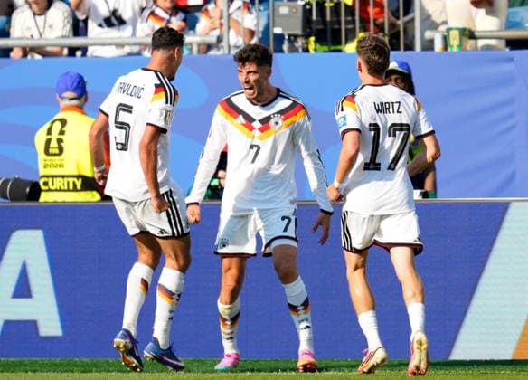 Aleksandar Pavlovic (Deutschland, 5), Kai Havertz (Deutschland, 7) and Florian Wirtz (Deutschland, 17) celebrate after a goal scored by Havertz. USA, FIFA Weltmeisterschaft, Sechzehntelfinale, Deutschland vs Paraguay, Boston, 29.06.2026 FIFA Weltmeisterschaft, Sechzehntelfinale, Deutschland vs Paraguay, Boston, 29.06.2026 Boston *** Aleksandar Pavlovic (Germany, 5), Kai Havertz (Germany, 7), and Florian Wirtz (Germany, 17) celebrate after Havertz scores a goal. USA, FIFA World Cup, Round of 32, Germany vs. Paraguay, Boston, June 29, 2026 FIFA World Cup, Round of 32, Germany vs. Paraguay, Boston, June 29, 2026 Boston Copyright: xEibner-Pressefoto ScottxColemanx EP_SCN