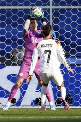 FIFA World Cup, WM, Weltmeisterschaft, Fussball 2026 - Round of 32 - Germany vs Paraguay Goalkeeper Orlando Gill of Paraguay (L) in action against Kai Havertz of Germany (R) during the FIFA World Cup 2026 Round of 32 match Germany against Paraguay, in Boston, Massachusetts, USA, 29 June 2026. FOXBOROUGH United States  Copyright: xGREGxM.xCOOPERx