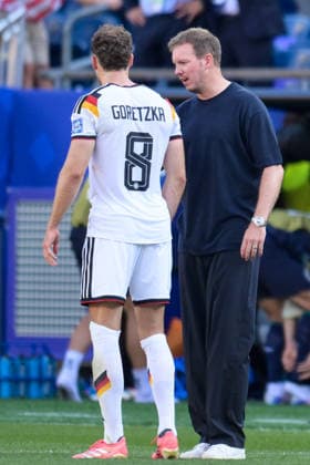 Fußball, WM 2026, 20260629, Deutschland - Paraguay. Im Bild v.l. Leon GORETZKA (Deutschland, 8), Trainer Deutschland Julian NAGELSMANN. Foxborough Boston-Stadion Massachusetts Vereinigte Staaten von Amerika *** Soccer, 2026 World Cup, 20260629, Germany vs. Paraguay. Pictured, from left: Leon GORETZKA (Germany), No. 8; Germany coach Julian NAGELSMANN; Foxborough, Boston Stadium, Massachusetts, United States of America Copyright: Passion2Press MarkusxFischerx