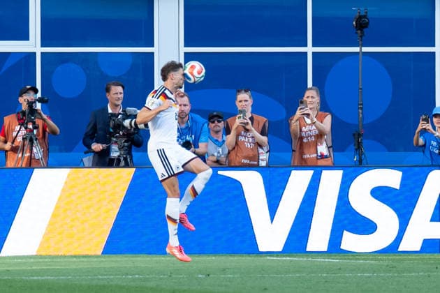 Leon Goretzka (Germany, 8) bekommt den Ball ins Gesicht FIFA World Cup, WM, Weltmeisterschaft, Fussball 2026: Deutschland v Paraguay 29 June 2026, FIFA World Cup 2026: Germany v Paraguay (Round of 32) at Boston Stadium in Foxborough, Massachusetts, USA *** Leon Goretzka (Germany, No. 8) gets hit in the face with the ball during the 2026 FIFA World Cup match between Germany and Paraguay on June 29, 2026, in the Round of 32 at Boston Stadium in Foxborough, Massachusetts, USA Copyright: HMBxMedia xMarcoxBader