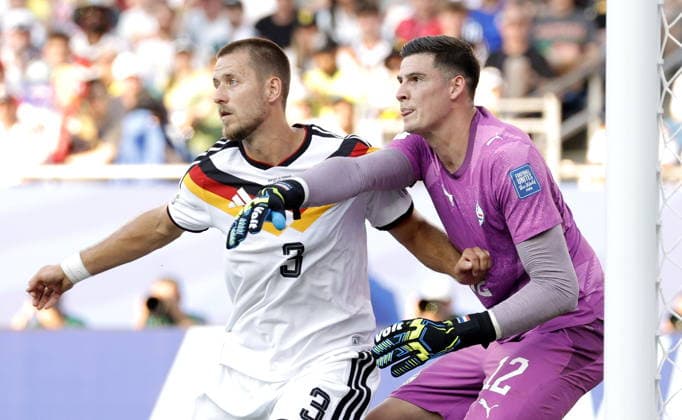 FIFA World Cup, WM, Weltmeisterschaft, Fussball 2026 - Round of 32 - Germany vs Paraguay Goalkeeper Orlando Gill (R) of Paraguay and Waldemar Anton of Germany in action during the FIFA World Cup 2026 Round of 32 match Germany against Paraguay, in Boston, USA, 29 June 2026. FOXBOROUGH United States  Copyright: xSHAWNxTHEWx
