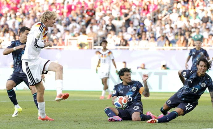 FIFA World Cup, WM, Weltmeisterschaft, Fussball 2026 - Round of 32 - Germany vs Paraguay Nick Woltemade (L) of Germany has a shot blocked during the FIFA World Cup 2026 Round of 32 match Germany against Paraguay, in Boston, USA, 29 June 2026. FOXBOROUGH United States  Copyright: xSHAWNxTHEWx