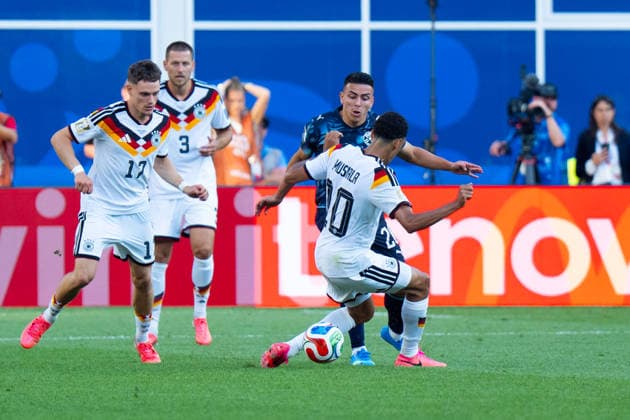Braian Ojeda (Paraguay, 20) tunnelt Jamal Musiala (Germany, 10) FIFA World Cup, WM, Weltmeisterschaft, Fussball 2026: Deutschland v Paraguay 29 June 2026, FIFA World Cup 2026: Germany v Paraguay (Round of 32) at Boston Stadium in Foxborough, Massachusetts, USA *** Braian Ojeda (Paraguay), 20, nutmegs Jamal Musiala (Germany), 10, FIFA World Cup 2026: Germany vs. Paraguay, June 29, 2026; FIFA World Cup 2026: Germany vs. Paraguay, Round of 32 at Boston Stadium in Foxborough, Massachusetts, USA Copyright: HMBxMedia xMarcoxBader