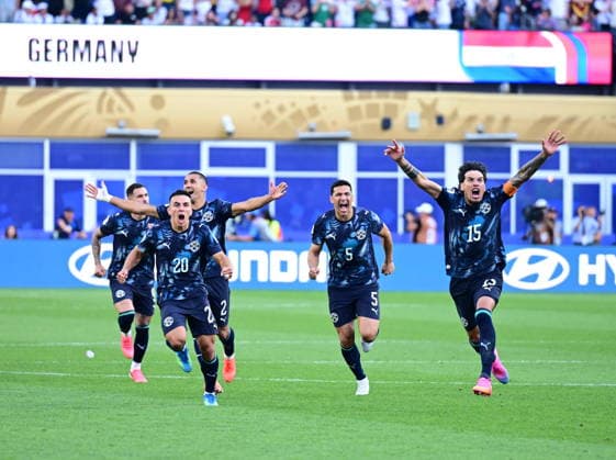 Germany v Paraguay - FIFA World Cup, WM, Weltmeisterschaft, Fussball 2026 - Round of 32 FOXBOROUGH, USA - JUNE 29: Players of Paraguay celebrate after penalty shoot-out at the 2026 FIFA World Cup Round of 32 match between Germany and Paraguay at Boston Stadium (Gillette Stadium) in Foxborough, Massachusetts, United States on June 29, 2026. Abdulhamid Hosbas Anadolu Massachusetts United States. Editorial use only. Please get in touch for any other usage.  Copyright: x2026xAnadoluxAbdulhamidxHosbasx