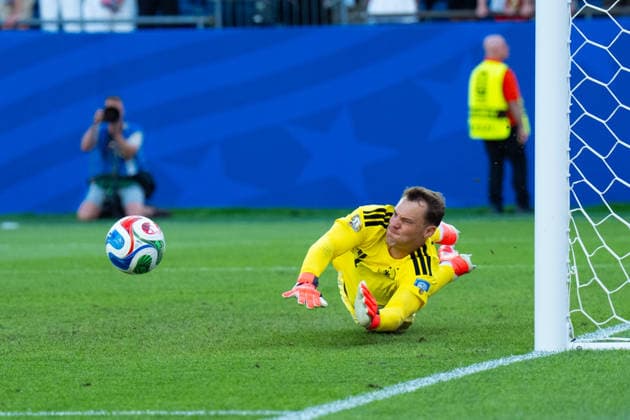 Manuel Neuer (Germany, 1) hält einen Elfmeter von Paraguay FIFA World Cup, WM, Weltmeisterschaft, Fussball 2026: Deutschland v Paraguay 29 June 2026, FIFA World Cup 2026: Germany v Paraguay (Round of 32) at Boston Stadium in Foxborough, Massachusetts, USA *** Manuel Neuer of Germany (No. 1) saves a penalty kick from Paraguay. 2026 FIFA World Cup: Germany vs. Paraguay, June 29, 2026. 2026 FIFA World Cup: Germany vs. Paraguay, Round of 32, at Boston Stadium in Foxborough, Massachusetts, USA Copyright: HMBxMedia xMarcoxBader
