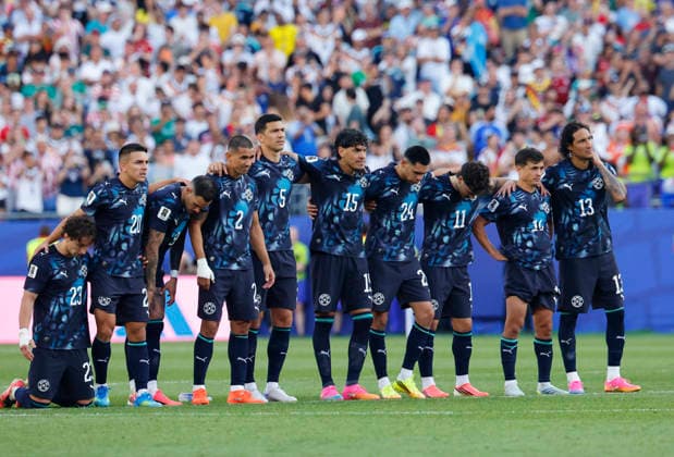 Paraguay players watch during a penalty shoot-out against Germany in a FIFA World Cup, WM, Weltmeisterschaft, Fussball match at Boston Stadium in Boston on Monday, June 29, 2026. Paraguay won the shoot-out 3-4.  BOS20260629842 CJxGUNTHER