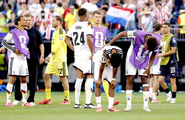 FIFA World Cup, WM, Weltmeisterschaft, Fussball 2026 - Round of 32 - Germany vs Paraguay Dejected players of Germany after the FIFA World Cup 2026 Round of 32 match Germany against Paraguay, in Boston, USA, 29 June 2026. Paraguay beat Germany 4-3 on penalties. FOXBOROUGH United States  Copyright: xSHAWNxTHEWx