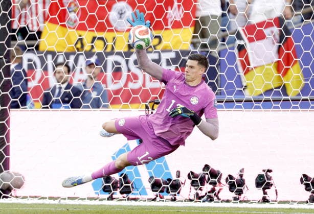 FIFA World Cup, WM, Weltmeisterschaft, Fussball 2026 - Round of 32 - Germany vs Paraguay Goalkeeper Orlando Gill of Paraguay saves the penalty of Kai Havertz of Germany during the penalty shoot-out of the FIFA World Cup 2026 Round of 32 match Germany against Paraguay, in Boston, USA, 29 June 2026. Paraguay beat Germany 4-3 on penalties. FOXBOROUGH United States  Copyright: xSHAWNxTHEWx