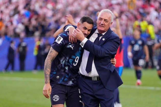 Germany v Paraguay: Round Of 32 - FIFA World Cup, WM, Weltmeisterschaft, Fussball 2026 Gustavo Alfaro, head coach of Paraguay, celebrates the victory with Antonio Sanabria of Paraguay during the FIFA World Cup 2026 Round Of 32 match between Germany and Paraguay at Boston Stadium on June 29, 2026 in Foxborough, Massachusetts. Foxborough MA United States  Copyright: xJosexBretonx originalFilename:bretonhernandez-germanyv260629_npZKh.jpg