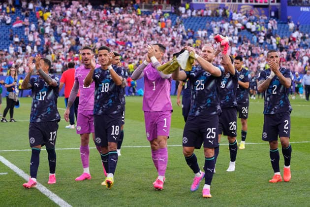 June 29, 2026, Foxborough, Massachusetts, United States: Players of Paraguay celebrate the victory and greet the supporters during the FIFA World Cup, WM, Weltmeisterschaft, Fussball 2026 Round Of 32 match between Germany and Paraguay at Boston Stadium on June 29, 2026 in Foxborough, Massachusetts. Foxborough United States - ZUMAa181 20260629_zaa_a181_067 Copyright: xJosexBretonx