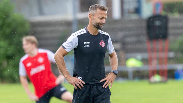 Trainingsstart bei den Würzburger Kickers, am 29.6.2026, KRE-Sportpark, Sieboldshöhe. Im Bild Trainer Michael Schiele. *** Start of training with the Würzburger Kickers on June 29, 2026, at KRE Sportpark, Sieboldshöhe. Pictured: Coach Michael Schiele Copyright: HMBxMedia xHeikoxBecker