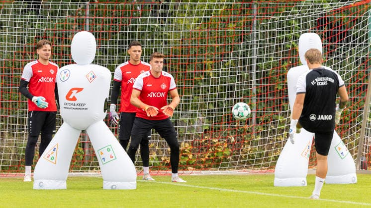 Trainingsstart bei den Würzburger Kickers, am 29.6.2026, KRE-Sportpark, Sieboldshöhe. Im Bild Torwarttraining im Tor Marko Rajkovacic. *** Start of training with the Würzburger Kickers on June 29, 2026, at KRE Sportpark, Sieboldshöhe. Pictured: Goalkeeper Marko Rajkovacic during goalkeeping practice. Copyright: HMBxMedia xHeikoxBecker