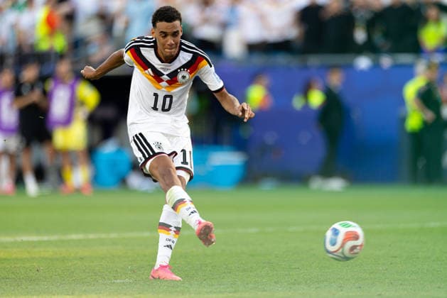 June 29, 2026; Foxborough, Massachusetts, USA; Germany midfielder Jamal Musiala (10) takes a penalty kick during a shootout in a FIFA World Cup, WM, Weltmeisterschaft, Fussball 2026 Round of 32 match between Germany and Paraguay at Boston Stadium. (c) CSM FIFA World Cup 2026: Germany Vs Paraguay JUN 29  - ZUMAc04_ 20260629_zma_c04_060 Copyright: xBurtxGranofskyx