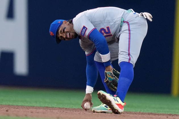 June 29, 2026, Toronto, On, CANADA: New York Mets shortstop Francisco Lindor (12) laughs as he errors on a hit by Toronto Blue Jays Kazuma Okamoto during sixth inning American League MLB, Baseball Herren, USA baseball action in Toronto, Monday, June 29, 2026. Canada News - June 29, 2026  - ZUMAc35_ 20260629_zaf_c35_103 Copyright: xNathanxDenettex