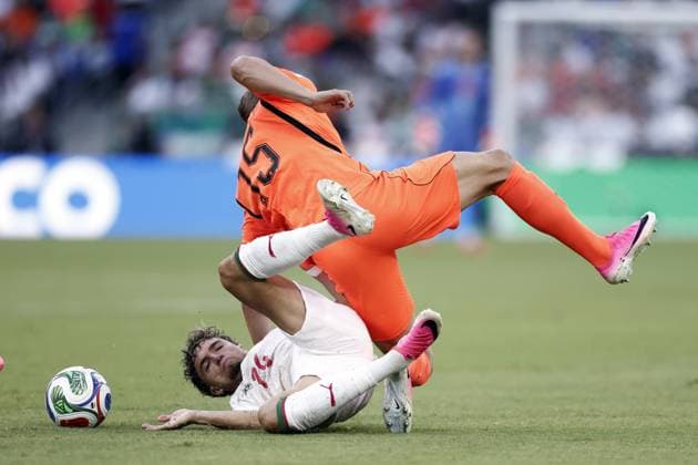 MONTERREY - (lr) Neil el Aynaoui of Morocco, Micky van de Ven of the Netherlands during the 2026 FIFA World Cup, WM, Weltmeisterschaft, Fussball knockout phase match between the Netherlands and Morocco at Monterrey Stadium on June 29, 2026, in Monterrey, Mexico. ROBIN VAN LONKHUIJSEN ANP FIFA World Cup 2026 - round of 32 2026 xVIxANPxSportx xxANPxIVx 562413404 originalFilename: 562413404.jpg