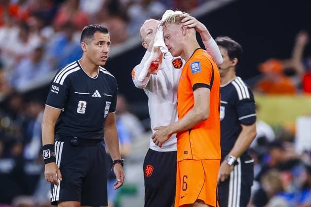 MONTERREY, 29-06-2026, Monterrey Stadium, Match between Morocco and The Netherlands during the World Cup 2026. Picture shows Netherlands player Jan Paul van Hecke injury treatment. Morocco - The Netherlands (World Cup 2026)  x204747774x Copyright: